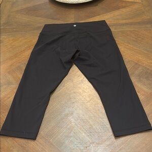 Ladies Lululemon athletica  Black, cropped leggings.